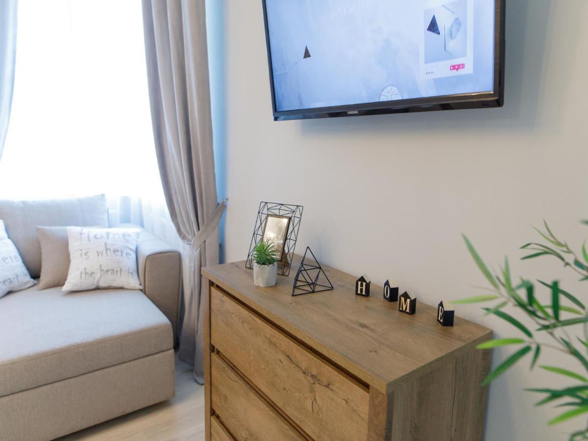 Studio Suite Near Lake With Jacuzzi Суми Екстер'єр фото