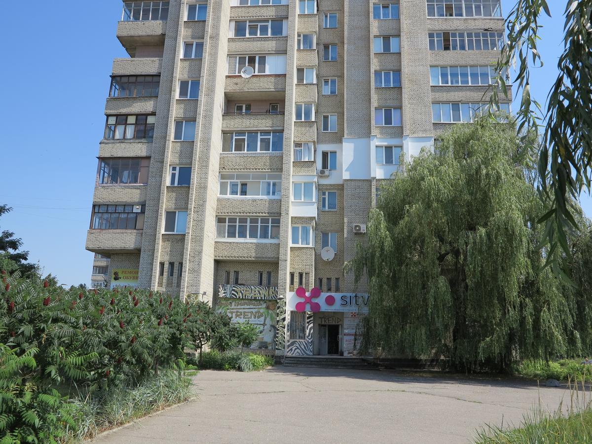 Studio Suite Near Lake With Jacuzzi Суми Екстер'єр фото