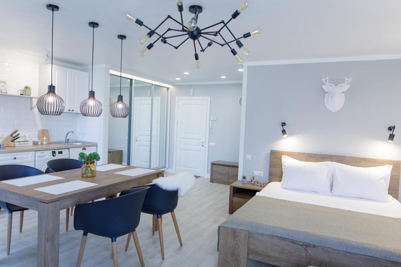 Studio Suite Near Lake With Jacuzzi Суми Екстер'єр фото