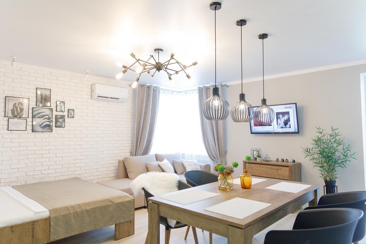 Studio Suite Near Lake With Jacuzzi Суми Екстер'єр фото