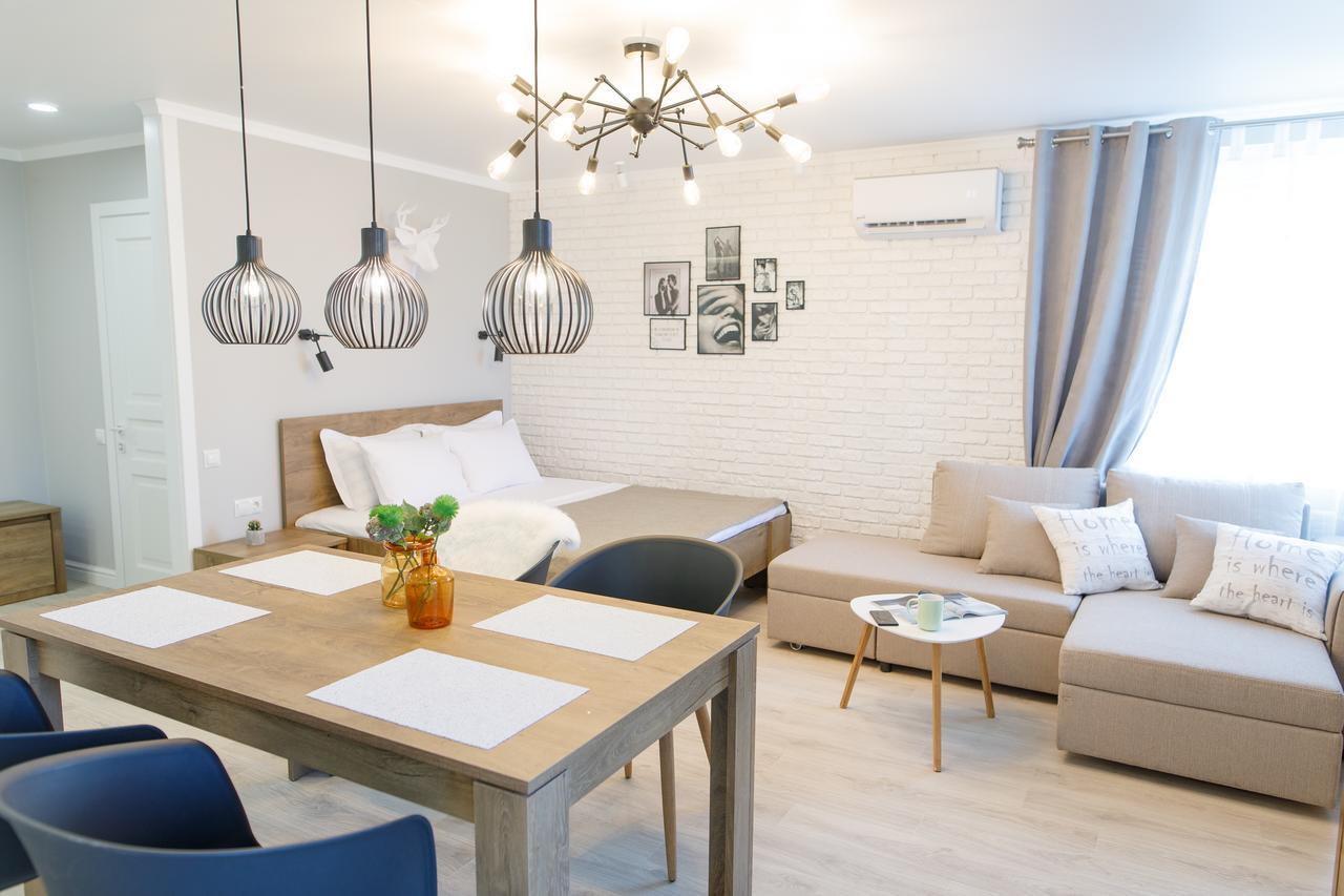Studio Suite Near Lake With Jacuzzi Суми Екстер'єр фото