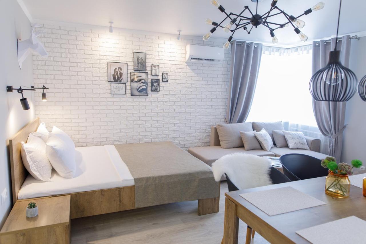 Studio Suite Near Lake With Jacuzzi Суми Екстер'єр фото