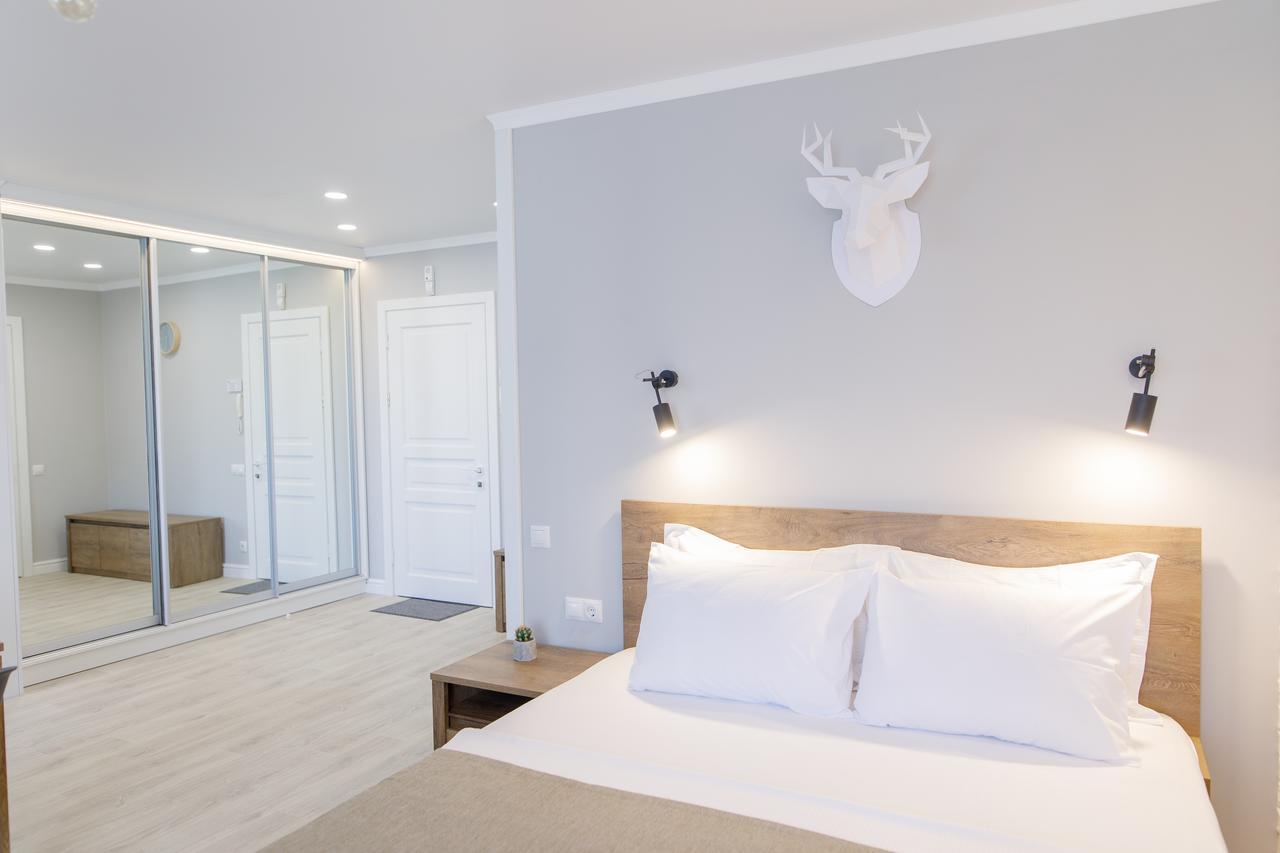 Studio Suite Near Lake With Jacuzzi Суми Екстер'єр фото